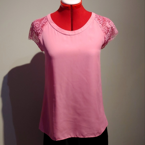 NWOT Pink Note Top with Lace Cap Sleeves - Picture 1 of 5